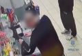 Саратовец похитил из магазина пакет с 80 тысячами рублей и попался