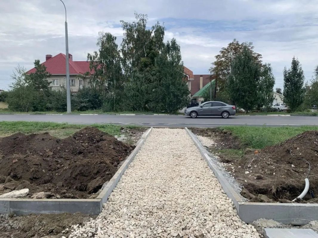 В Балаково продолжаются работы по благоустройству Сиреневого сквера В Балаково продолжаются работы по благоустройству Сиреневого сквера