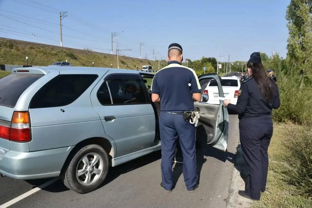 В Балаково сотрудники ГИБДД и служба судебных приставов провели рейд по выявлению водителей, уклоняющихся от уплаты штрафов и других обязательств В Балаково сотрудники ГИБДД и служба судебных приставов провели рейд по выявлению водителей, уклоняющихся от уплаты штрафов и других обязательств