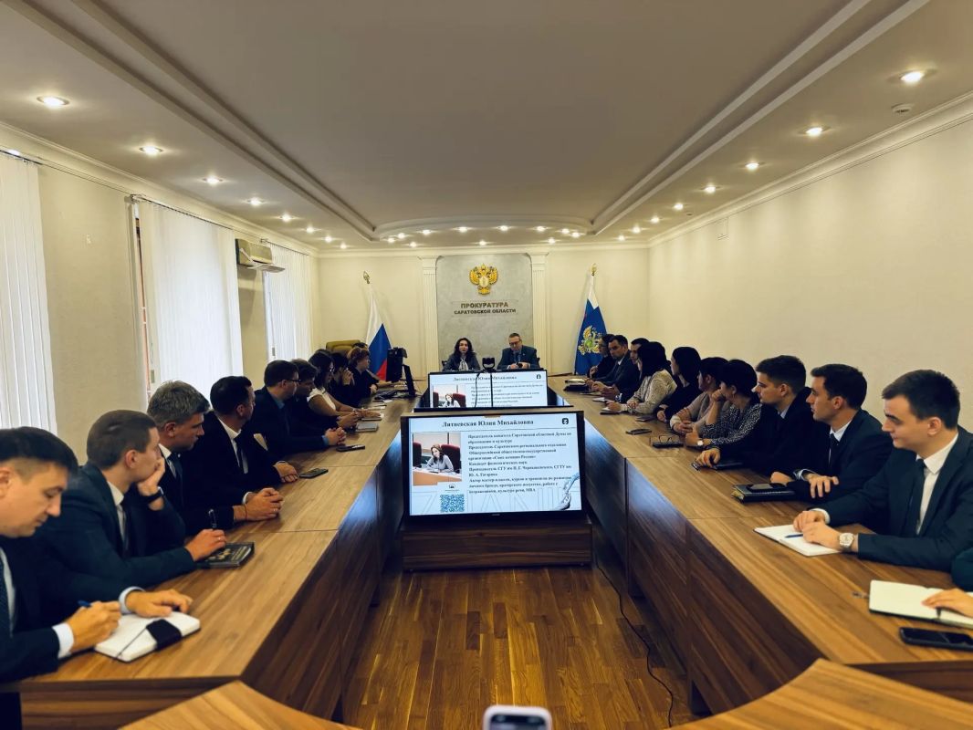 В прокуратуре области состоялась очередная встреча с лектором Российского общества «Знание» В прокуратуре области состоялась очередная встреча с лектором Российского общества «Знание»