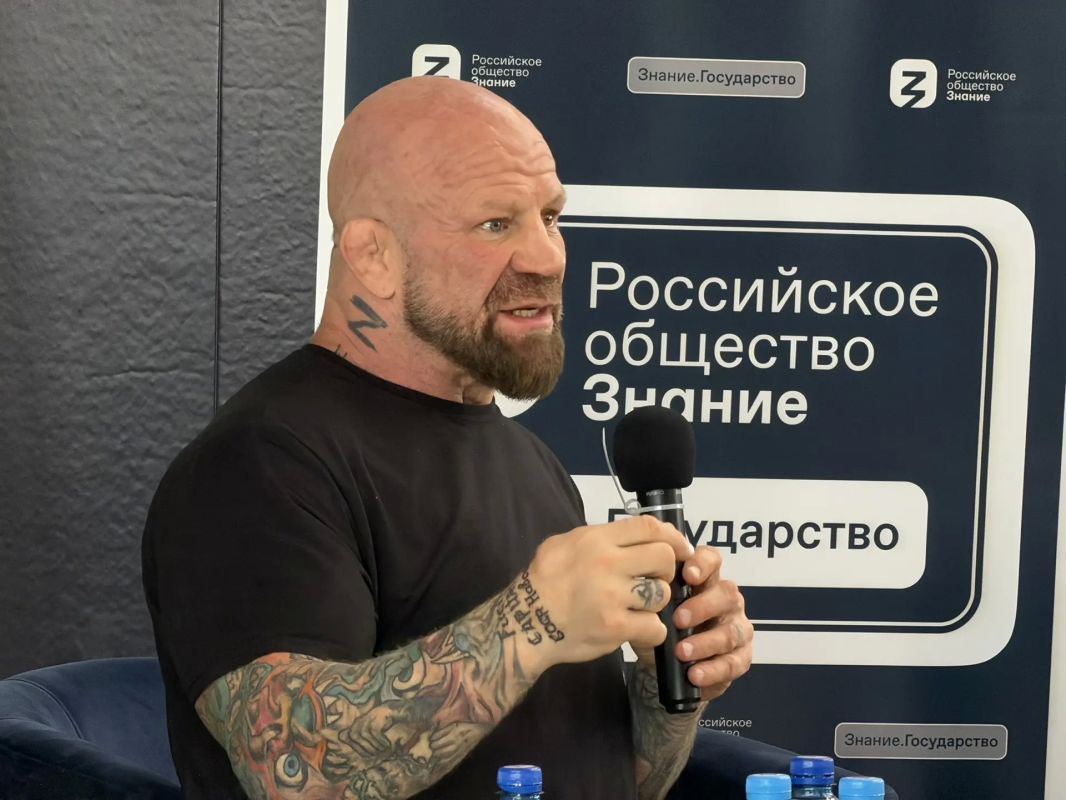 Юные спортсмены Саратовской области встретились с Джеффри Монсоном Юные спортсмены Саратовской области встретились с Джеффри Монсоном