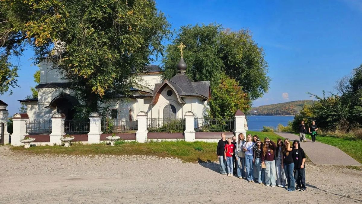 Школьники области отправились в путешествие по «Императорскому маршруту» Школьники области отправились в путешествие по «Императорскому маршруту»