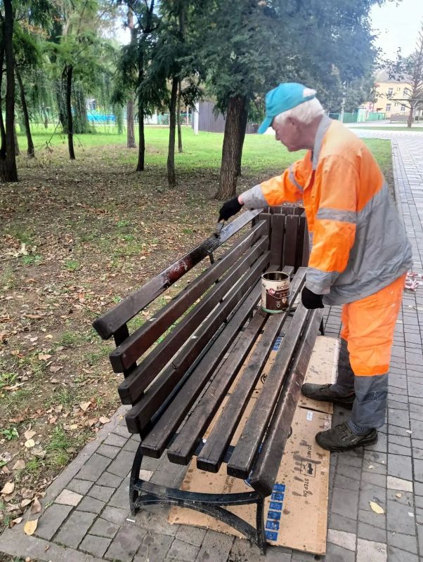 Сотрудники «Комбината благоустройства» ежедневно выполняют работы по благоустройству города Балаково Сотрудники «Комбината благоустройства» ежедневно выполняют работы по благоустройству города Балаково