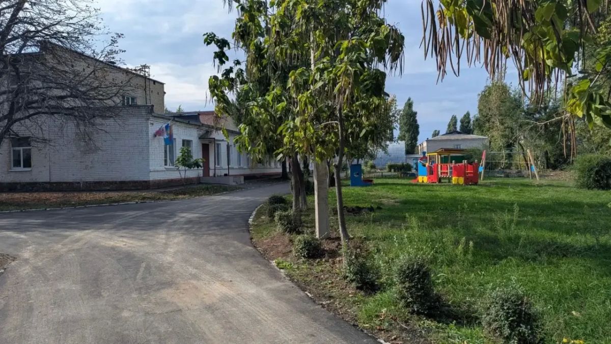 В Балаково к детскому саду N 7 начали благоустраивать тротуар В Балаково к детскому саду N 7 начали благоустраивать тротуар