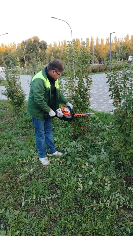 Ежедневные работы коммунальных служб по благоустройству города Балаково Ежедневные работы коммунальных служб по благоустройству города Балаково