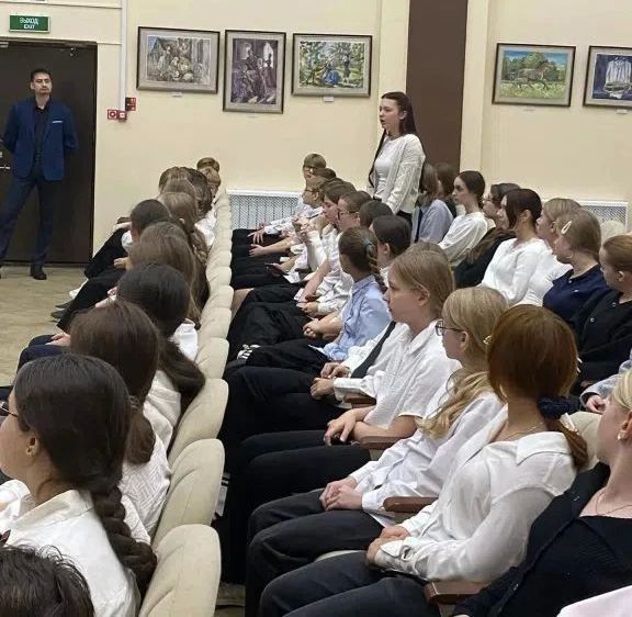 В Энгельсе сотрудники полиции побеседовали со школьниками о профилактике деструктивного поведения В Энгельсе сотрудники полиции побеседовали со школьниками о профилактике деструктивного поведения