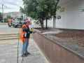 Уборка города. Коммунальные службы осуществляют уборку дорог и тротуаров, мойку и ремонт остановочных павильонов, уход за зелеными зонами, подбор мусора, а также ремонт дорожных знаков и ограждений