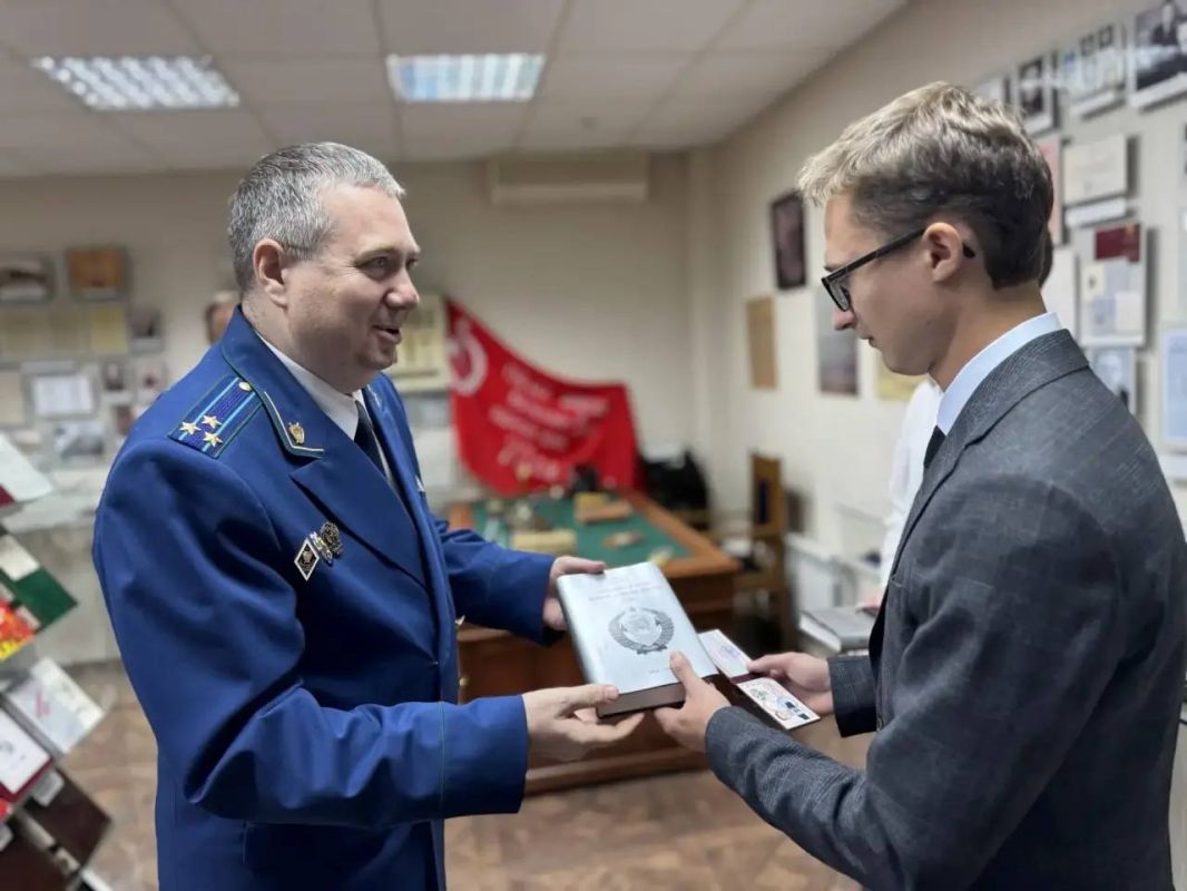 Два молодых специалиста сделали первый шаг на прокурорской службе Два молодых специалиста сделали первый шаг на прокурорской службе