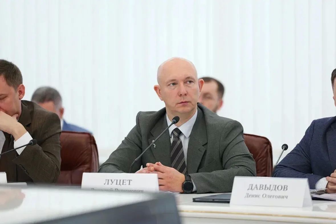 Роман Бусаргин: Одна из задач, которая поставлена перед и.о. министра здравоохранения Виталием Луцетом, касается совершенствования системы записи на прием к врачу Роман Бусаргин: Одна из задач, которая поставлена перед и.о. министра здравоохранения Виталием Луцетом, касается совершенствования системы записи на прием к врачу