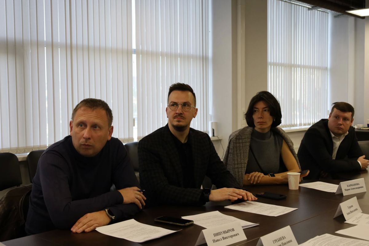 В Саратовской области обсудили развитие индустриального парка и креативных индустрий В Саратовской области обсудили развитие индустриального парка и креативных индустрий