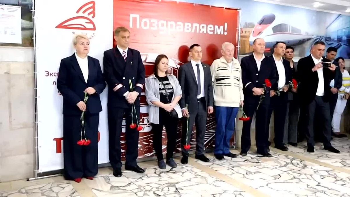 Саратовцы увековечили память погибших в спецоперации машинистов тепловоза