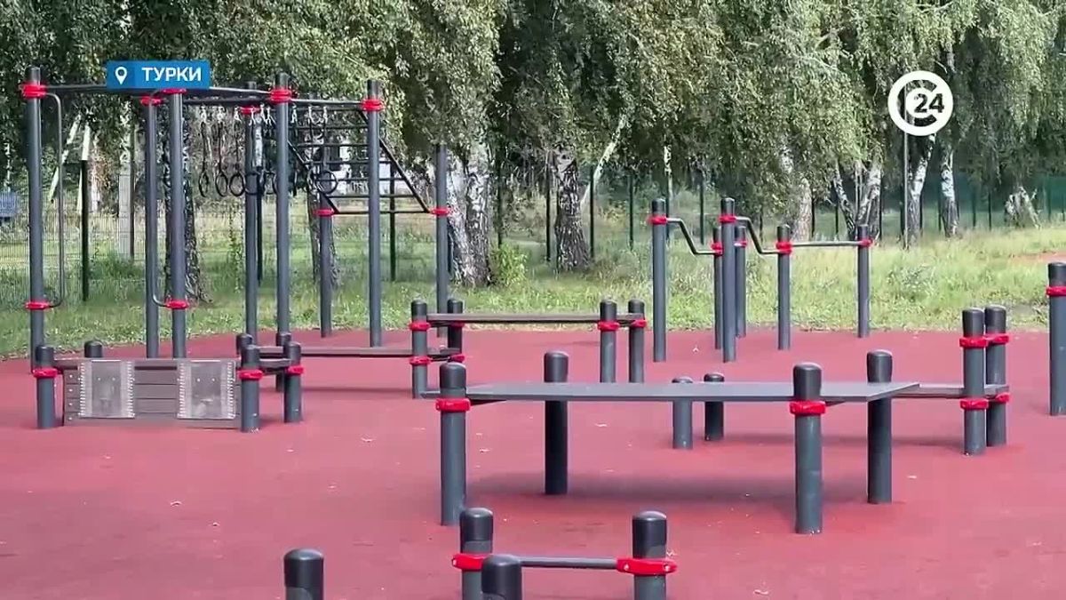К спортплощадкам на стадионе построили безопасный тротуар