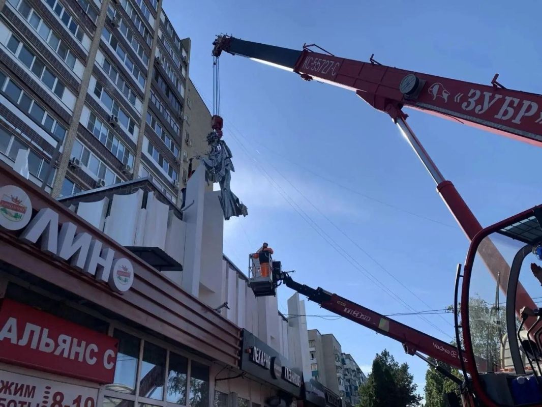 Фасадные фигуры «Мадонны» возвращаются на своё место после реставрации Фасадные фигуры «Мадонны» возвращаются на своё место после реставрации