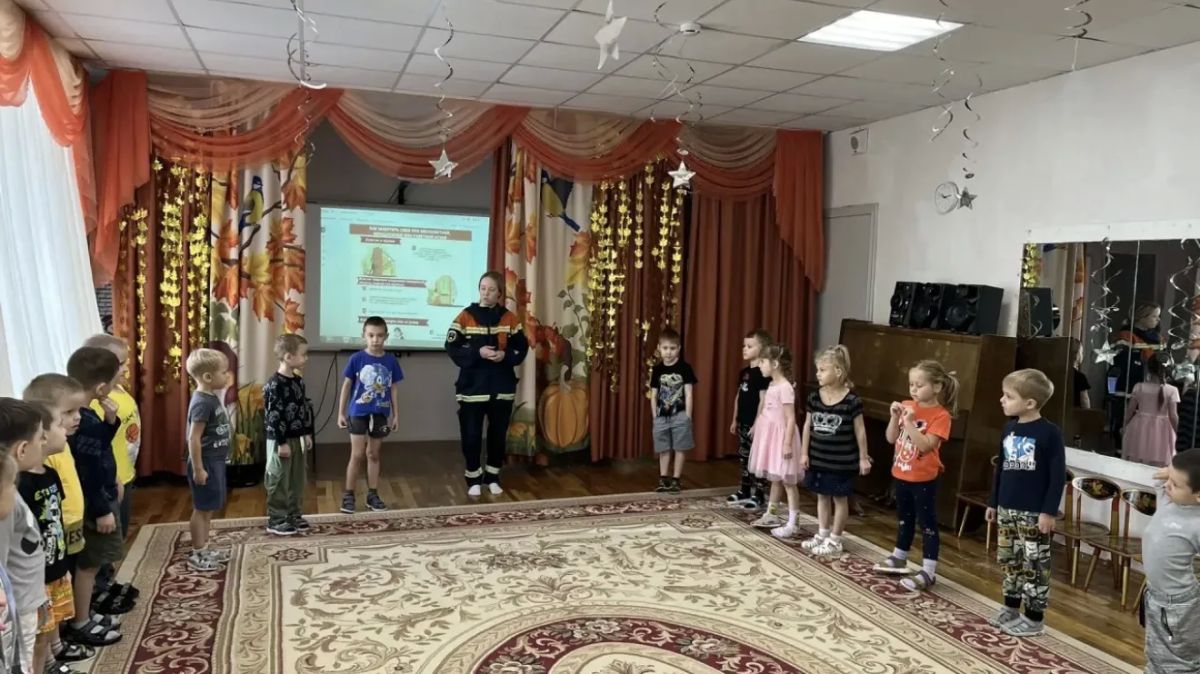 Я БУДУ СПАСАТЕЛЕМ. Сегодня, сотрудники Службы спасения Саратовской области посетили детский сад №199 города Саратова, чтобы провести увлекательное и познавательное мероприятие для воспитанников учреждения Я БУДУ СПАСАТЕЛЕМ. Сегодня, сотрудники Службы спасения Саратовской области посетили детский сад №199 города Саратова, чтобы провести увлекательное и познавательное мероприятие для воспитанников учреждения