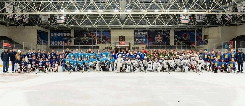 Саратовские хоккеистки поборются за третье место «Хрустальной тиары»