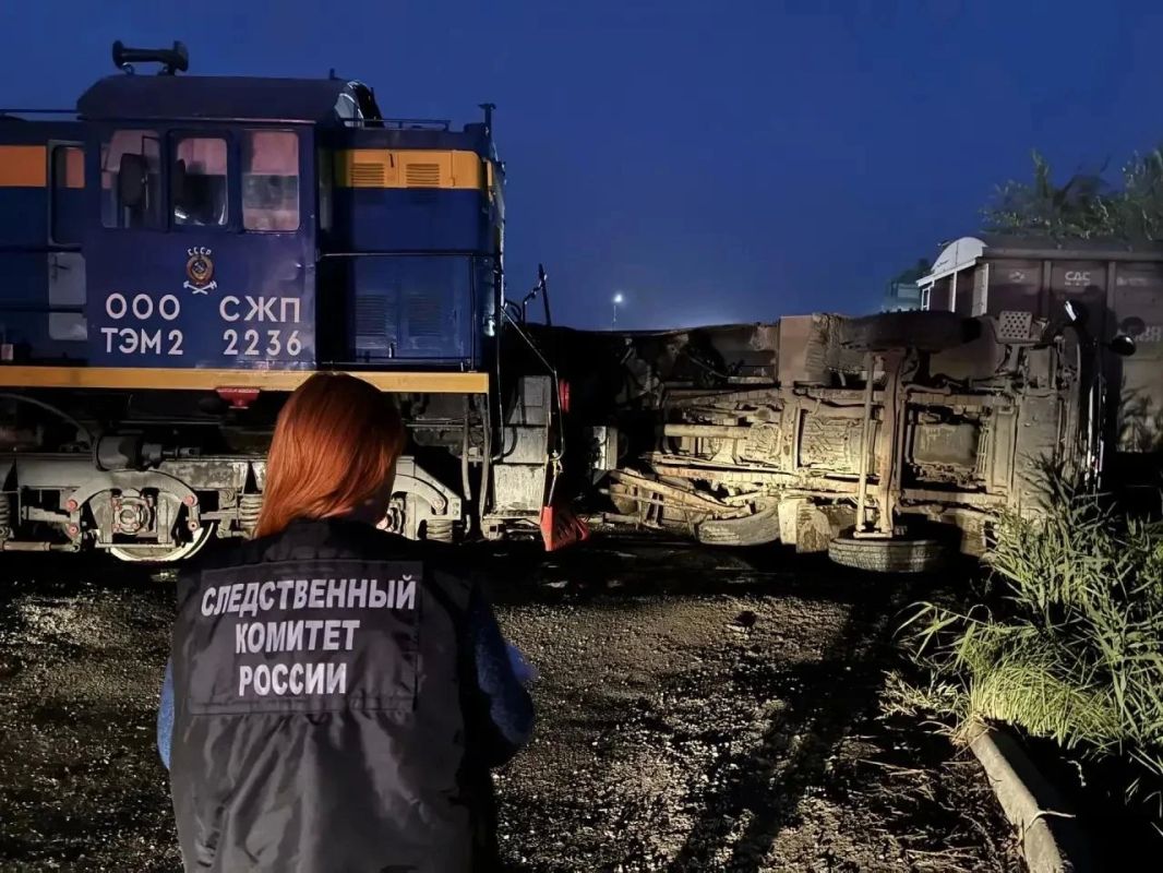 В Саратове проводится проверка после столкновения тепловоза с самосвалом