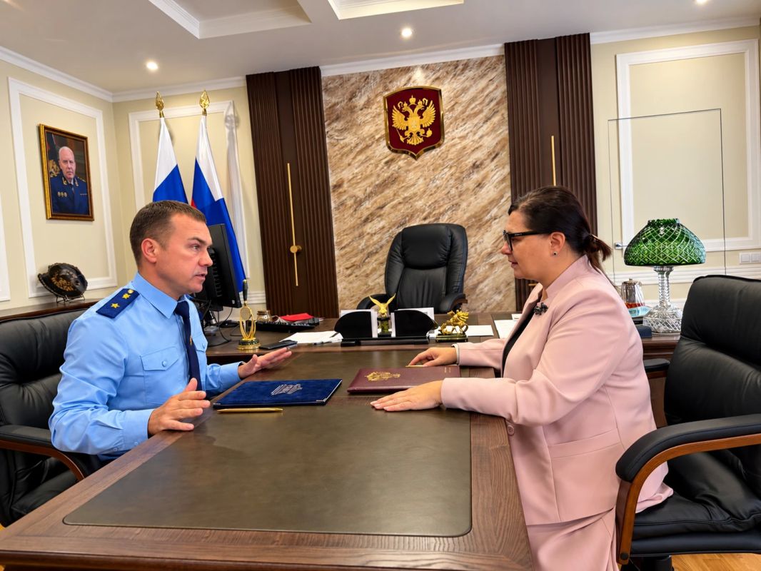 Прокурор Саратовской области Роман Пантелеев провел рабочую встречу с ректором СГЮА Екатериной Ильговой Прокурор Саратовской области Роман Пантелеев провел рабочую встречу с ректором СГЮА Екатериной Ильговой
