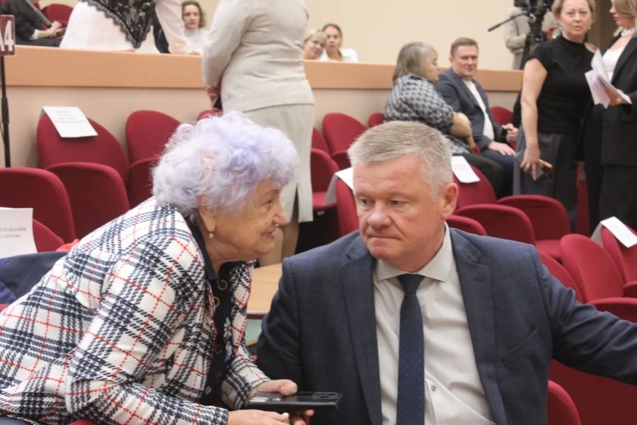 Обновленная гордума Саратова провела первое заседание и выбрала руководителей Обновленная гордума Саратова провела первое заседание и выбрала руководителей