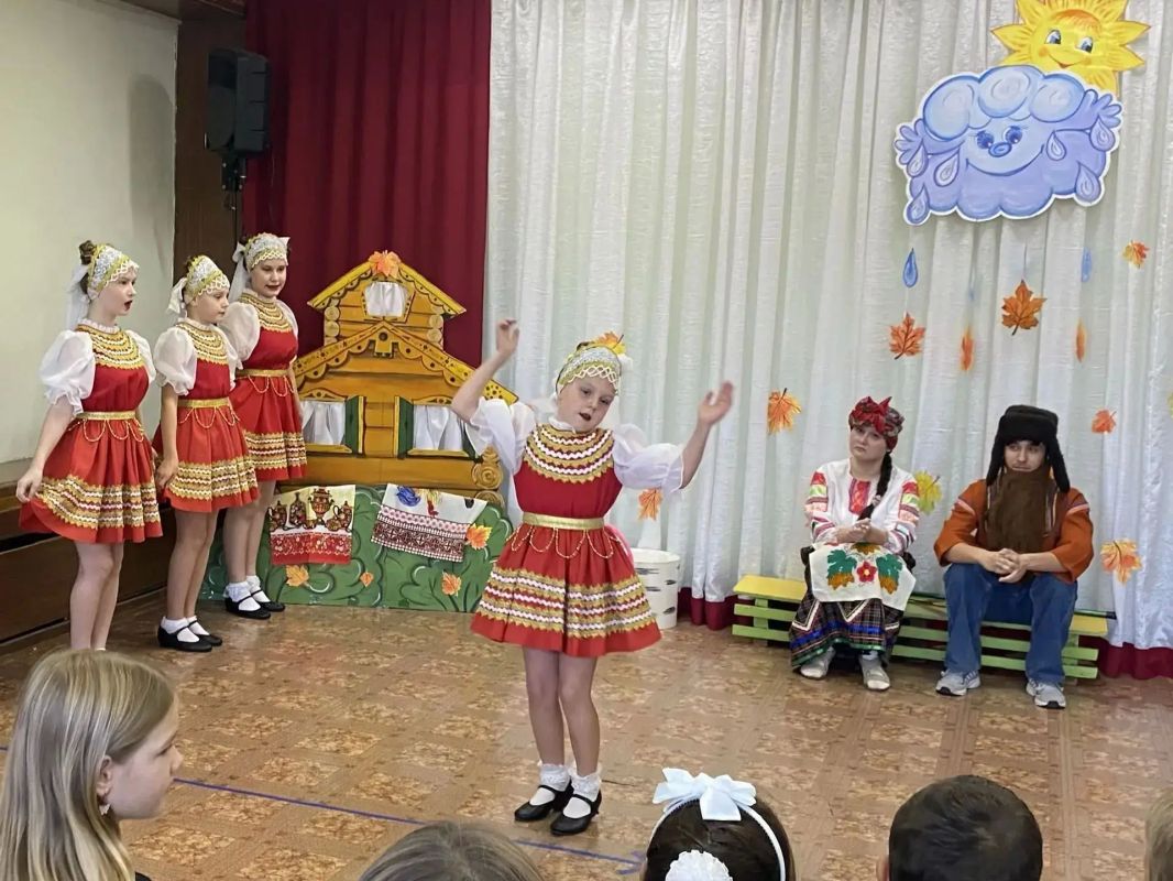 Театрализованный концерт ко Дню пожилого человека в детском клубе «Росток» Театрализованный концерт ко Дню пожилого человека в детском клубе «Росток»