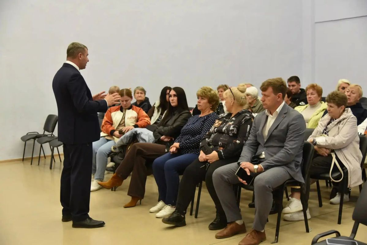 Провели встречу с жителями 4Б микрорайона Провели встречу с жителями 4Б микрорайона