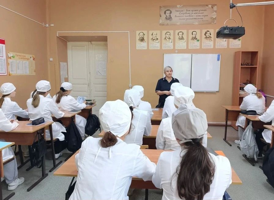 Сотрудники УУПиПДН МО МВД России «Аркадакский» в рамках всероссийской акции #СообщиГдеТоргуютСмертью провели профилактическую беседу со студентами Аркадакского филиала ГАПОУ СО «Саратовского областного базового медицинского... Сотрудники УУПиПДН МО МВД России «Аркадакский» в рамках всероссийской акции #СообщиГдеТоргуютСмертью провели профилактическую беседу со студентами Аркадакского филиала ГАПОУ СО «Саратовского областного базового медицинского...
