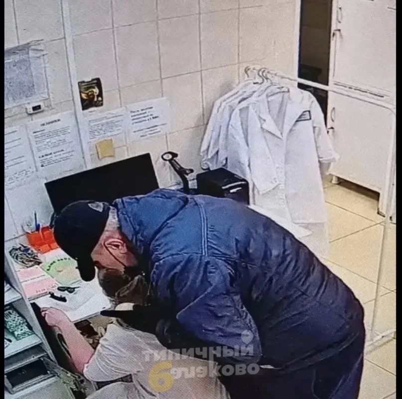 В Саратовской области налетчик с ножом напал на сотрудницу аптеки В Саратовской области налетчик с ножом напал на сотрудницу аптеки