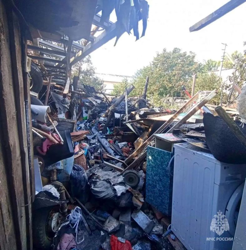 На пожаре под Энгельсом мужчина получил ожоги На пожаре под Энгельсом мужчина получил ожоги