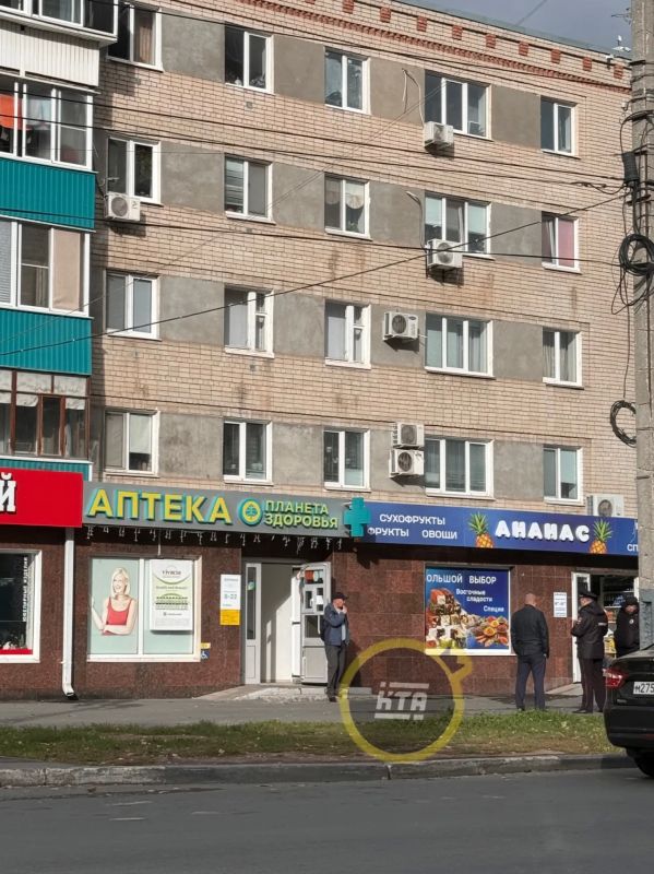 В Саратовской области налетчик с ножом напал на сотрудницу аптеки В Саратовской области налетчик с ножом напал на сотрудницу аптеки