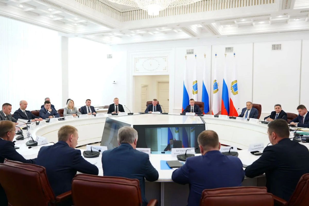 Губернатор Роман Бусаргин провел постоянно действующее совещание с заместителями председателя правительства, министрами, а также главами районов
