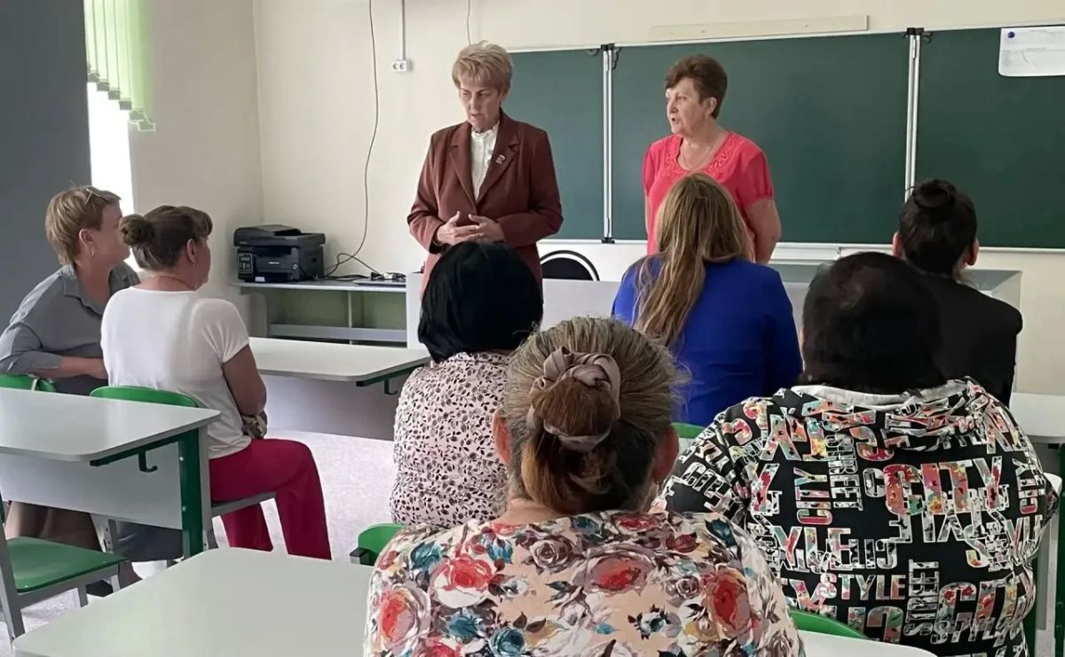 Уважаемые учителя, преподаватели, работники сферы образования и ветераны педагогического труда! Уважаемые учителя, преподаватели, работники сферы образования и ветераны педагогического труда!