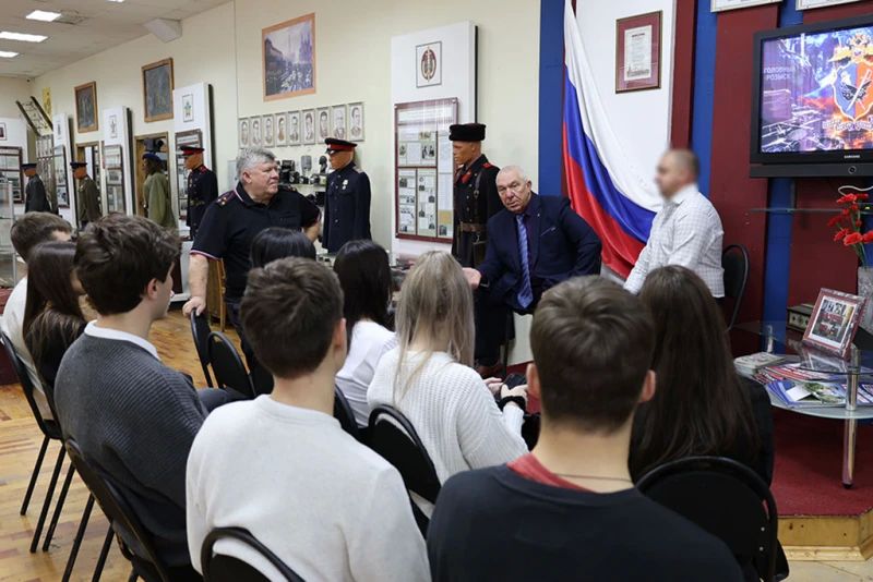 На площадке Музея региональной полиции (постоянно действующая экспозиция Культурного центра ГУ МВД России по Саратовской области) состоялась тематическая встреча, посвященная профессиональному празднику сотрудников...