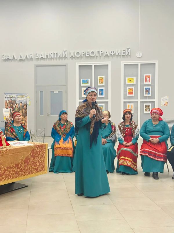 В Балаковском ЦКР прошла познавательная программа «Пчелиная девятина, лакомый стол В Балаковском ЦКР прошла познавательная программа «Пчелиная девятина, лакомый стол