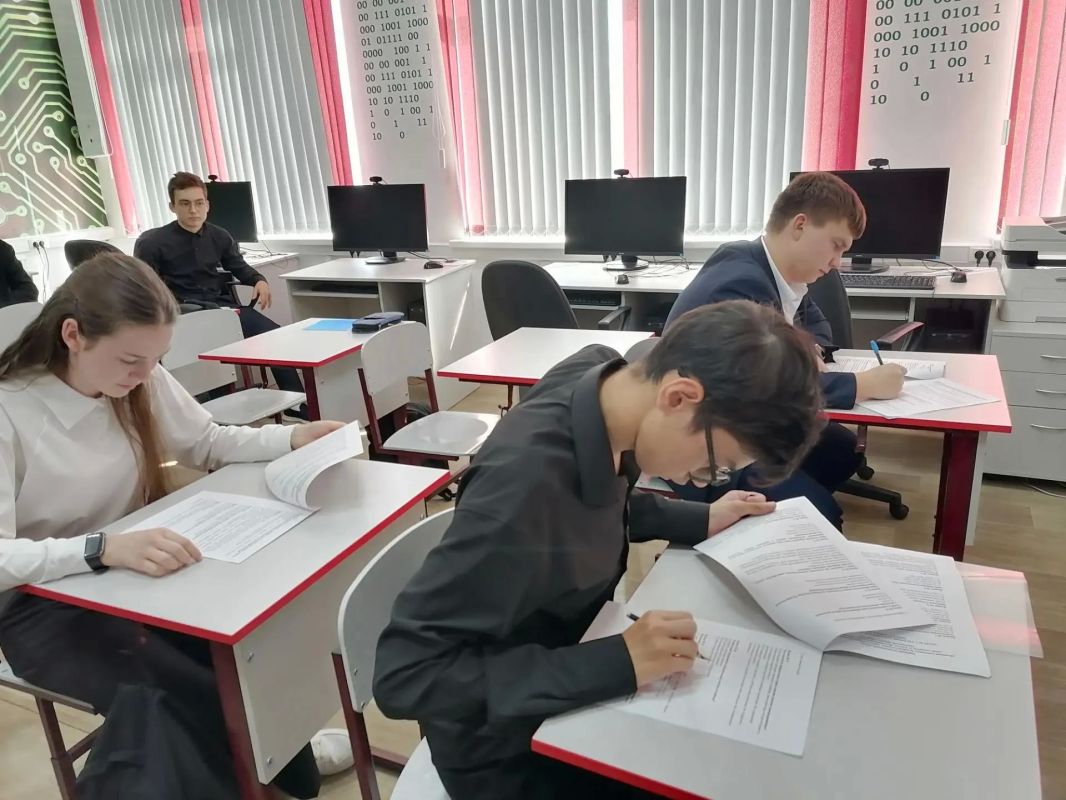 Завершился первый этап областной олимпиады по избирательному праву среди школьников Завершился первый этап областной олимпиады по избирательному праву среди школьников