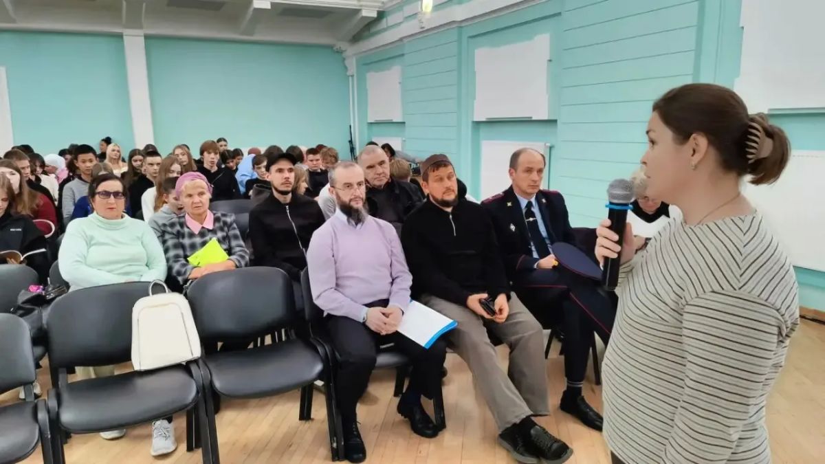 Саратовские сотрудники УНК провели антинаркотическое мероприятие для старшеклассников Октябрьского района Саратовские сотрудники УНК провели антинаркотическое мероприятие для старшеклассников Октябрьского района
