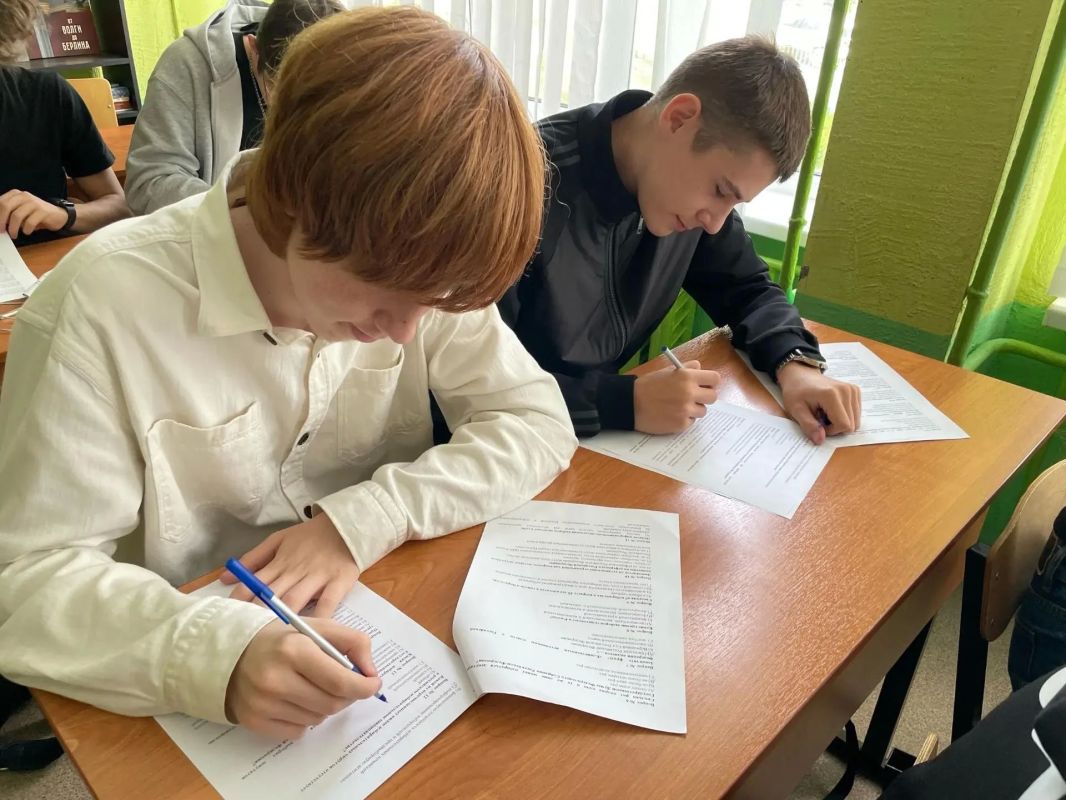 Завершился первый этап областной олимпиады по избирательному праву среди школьников Завершился первый этап областной олимпиады по избирательному праву среди школьников
