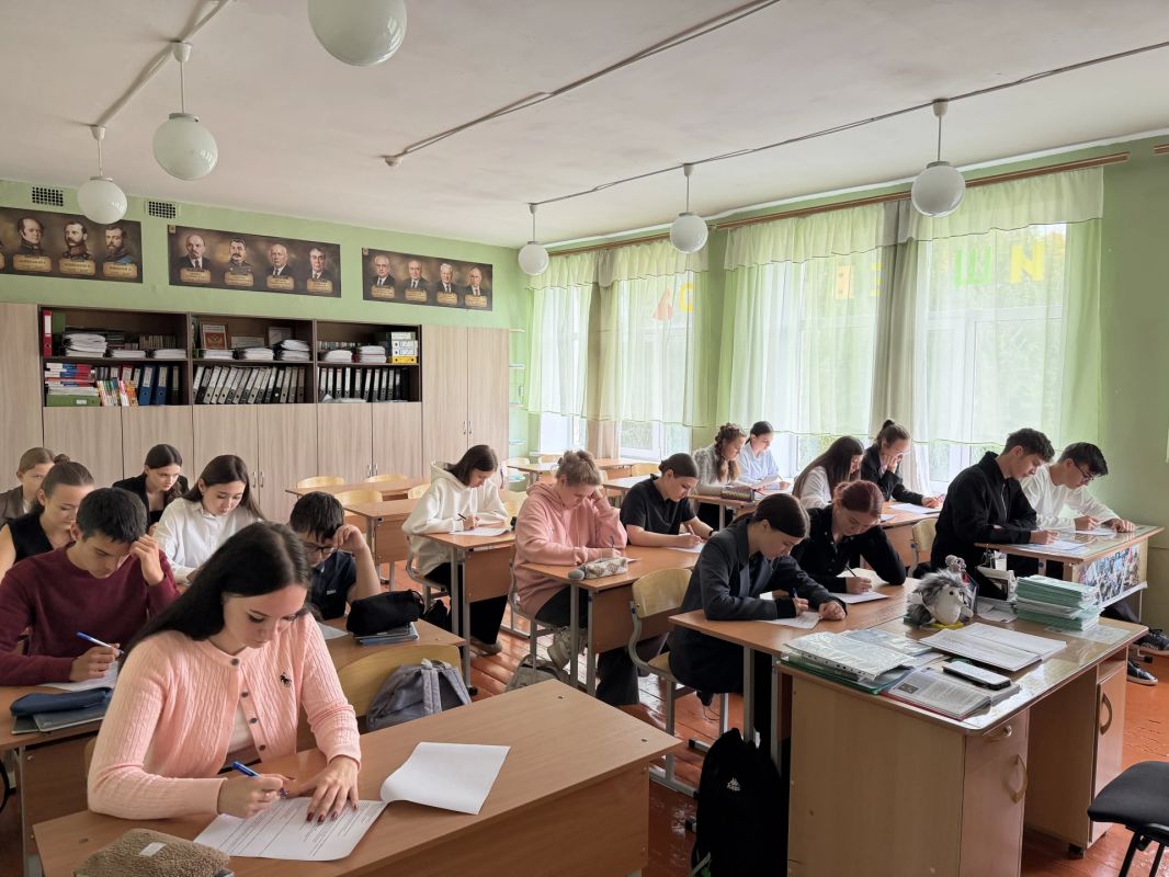 Завершился первый этап областной олимпиады по избирательному праву среди школьников Завершился первый этап областной олимпиады по избирательному праву среди школьников
