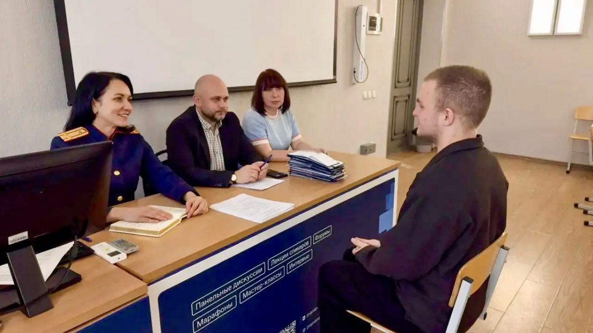 Сотрудники следственного управления СК России по Саратовской области приняли участие в аттестации студентов Сотрудники следственного управления СК России по Саратовской области приняли участие в аттестации студентов