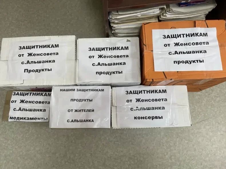 Саратовские женщины отправили бойцам продукты и медикаменты Саратовские женщины отправили бойцам продукты и медикаменты