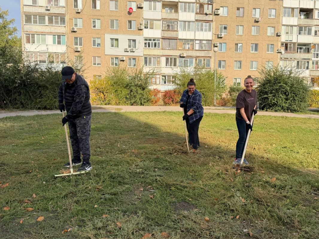 Начал утро субботы в посёлке Приволжский, где поддержал активных местных жителей, которые вместе с управляющими организациями и подразделением МКУ «Городское хозяйство» выступили с инициативой по благоустройству территории... Начал утро субботы в посёлке Приволжский, где поддержал активных местных жителей, которые вместе с управляющими организациями и подразделением МКУ «Городское хозяйство» выступили с инициативой по благоустройству территории...
