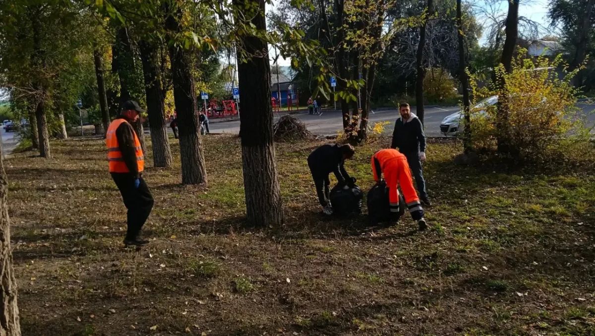 После городских субботников работа не останавливается После городских субботников работа не останавливается