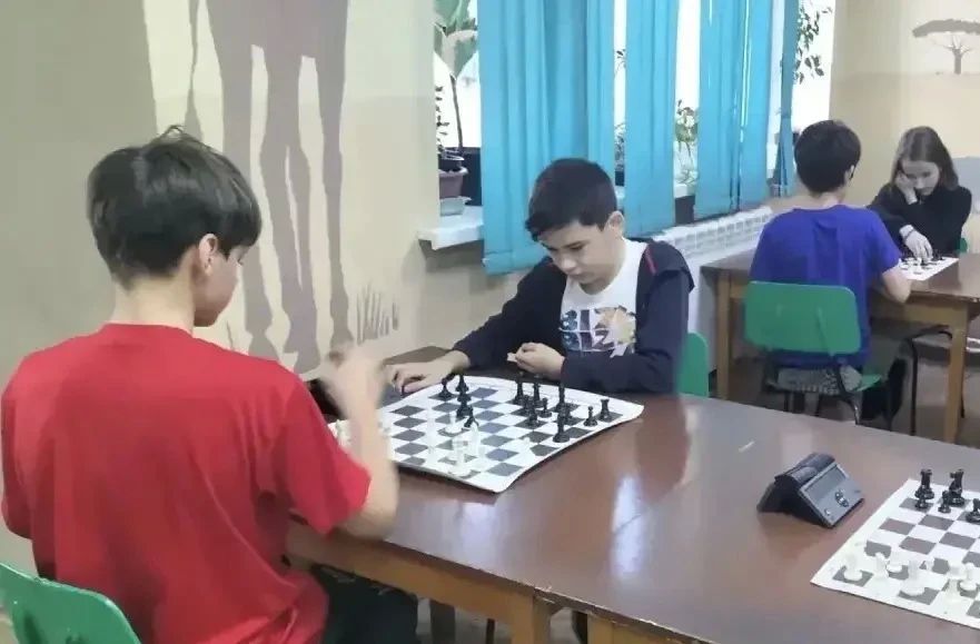 Сегодня стартовал муниципальный этап областного турнира по шахматам на Кубок Губернатора среди учащихся общеобразовательных организаций Энгельсского района Сегодня стартовал муниципальный этап областного турнира по шахматам на Кубок Губернатора среди учащихся общеобразовательных организаций Энгельсского района