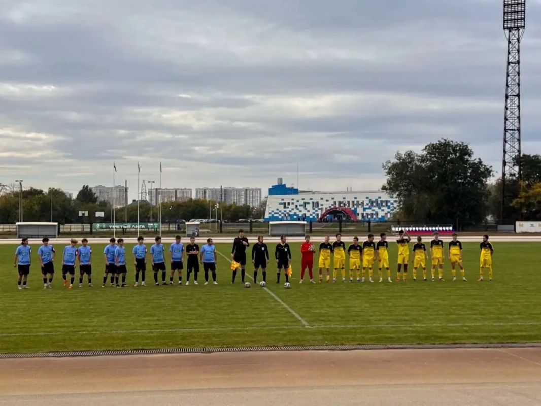Сегодня на городском стадионе прошла завершающая игра сезона, 22-ой тур Чемпионата ПФО по футболу среди мужских команд Сегодня на городском стадионе прошла завершающая игра сезона, 22-ой тур Чемпионата ПФО по футболу среди мужских команд