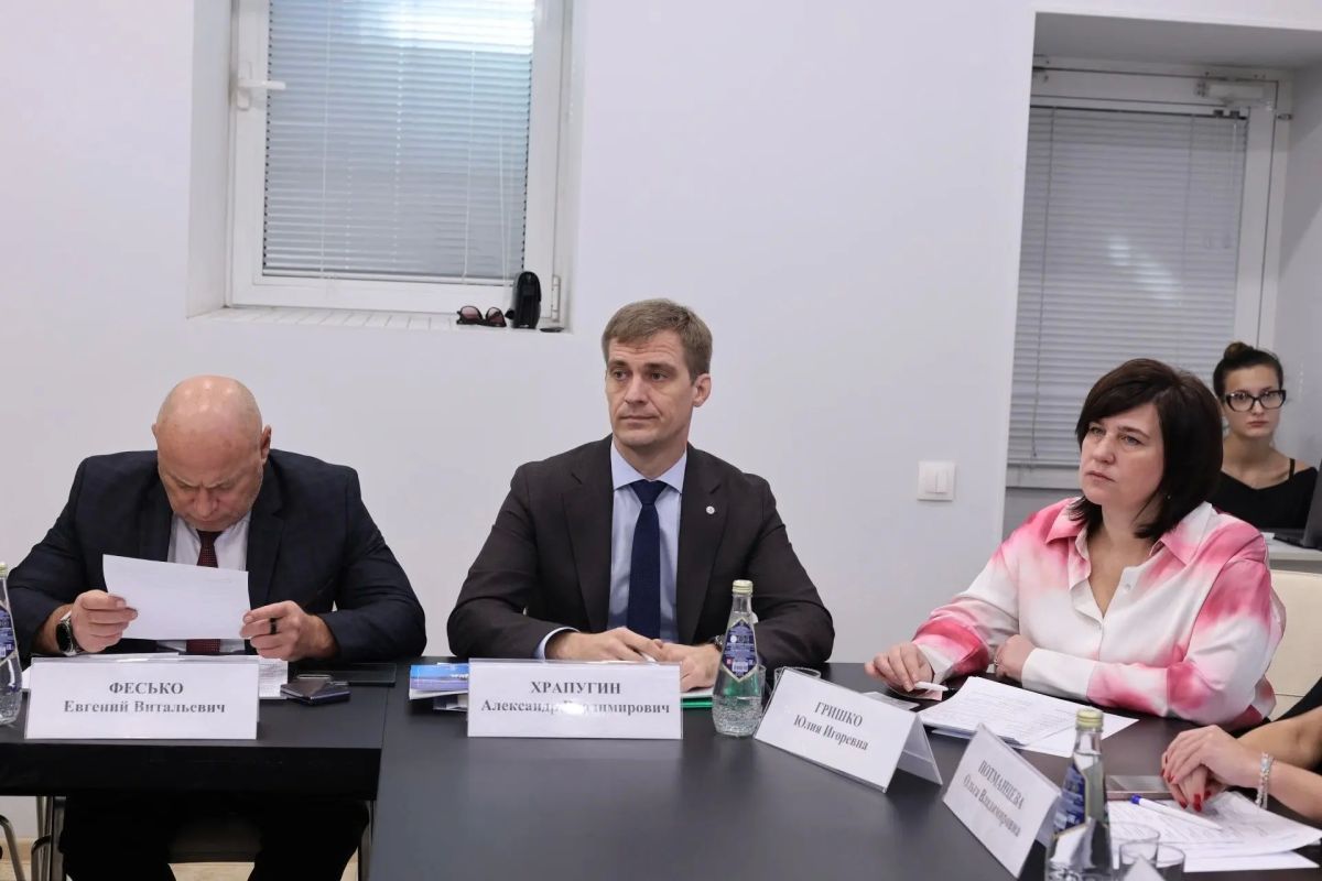 Александр Храпугин представил инвестиционный потенциал Саратовской области делегации Узбекистана Александр Храпугин представил инвестиционный потенциал Саратовской области делегации Узбекистана