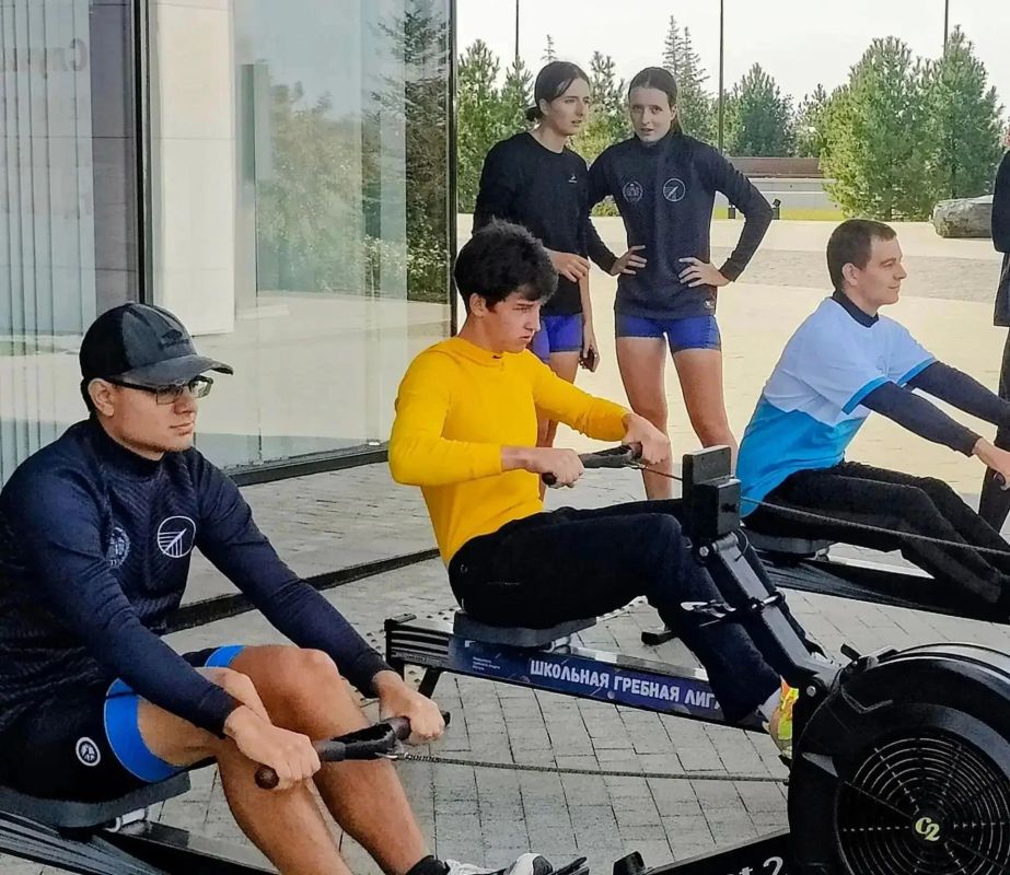В парке Гагарина устроили эстафету на гребных эргометрах В парке Гагарина устроили эстафету на гребных эргометрах