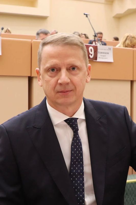 Максим Самсонов избран заместителем председателя комитета по бюджетно-финансовым вопросам, экономике, использованию муниципальной собственности, местным налогам и сборам
