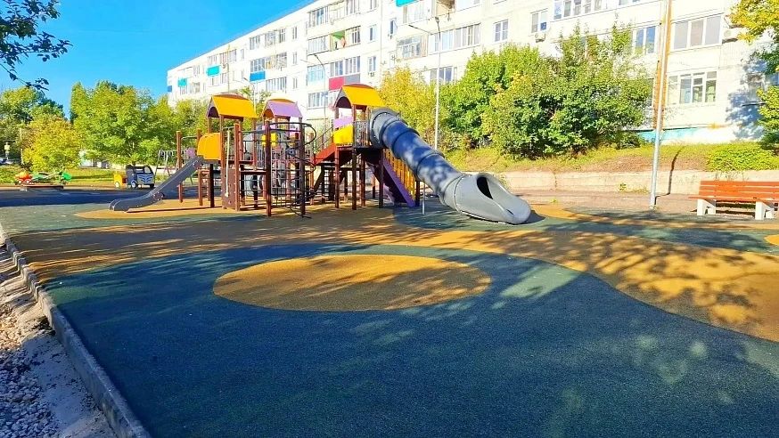 В Вольске обустроили две детские площадки и пешеходную зону В Вольске обустроили две детские площадки и пешеходную зону