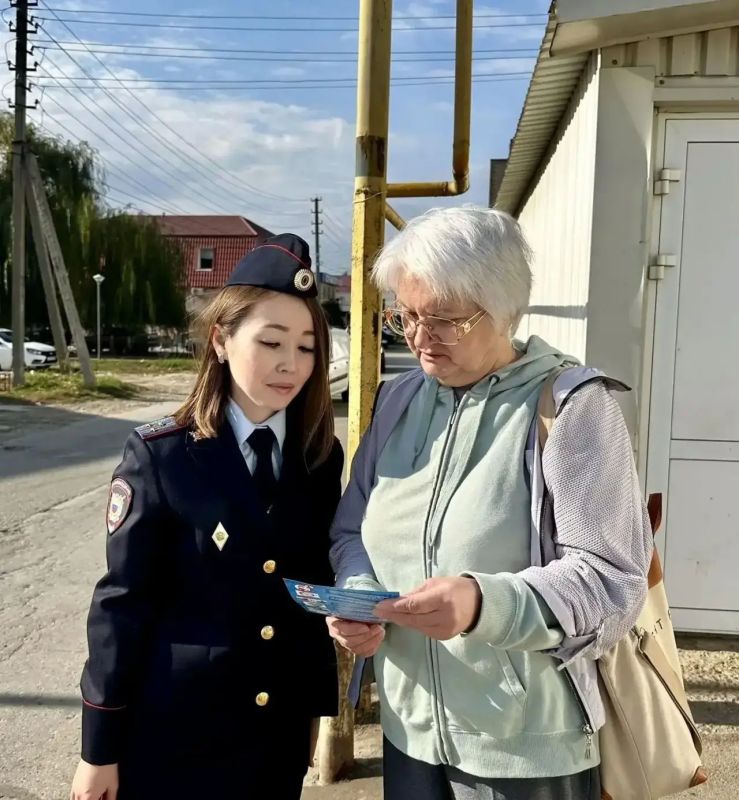 Полицейские напомнили жителям Красного Кута о правилах безопасности в сети Интернет