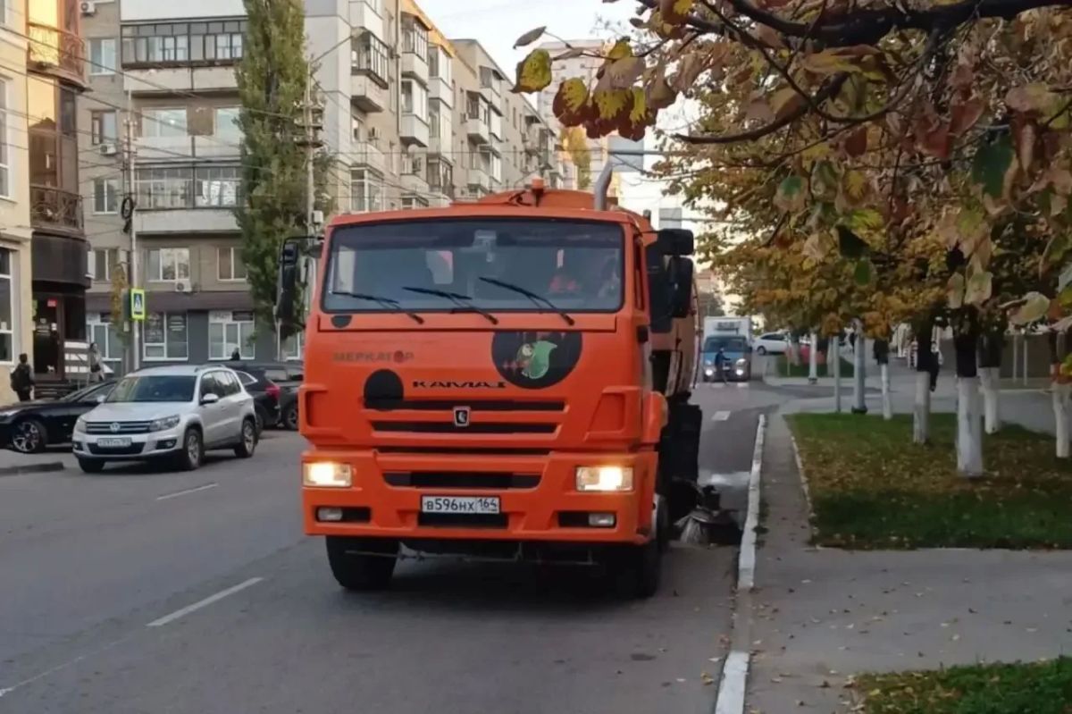 Уборка города. Коммунальные службы осуществляют уборку дорог и тротуаров, мойку остановочных павильонов, вывоз мусора и порубочного материала, а также ремонт элементов дорожного движения Уборка города. Коммунальные службы осуществляют уборку дорог и тротуаров, мойку остановочных павильонов, вывоз мусора и порубочного материала, а также ремонт элементов дорожного движения