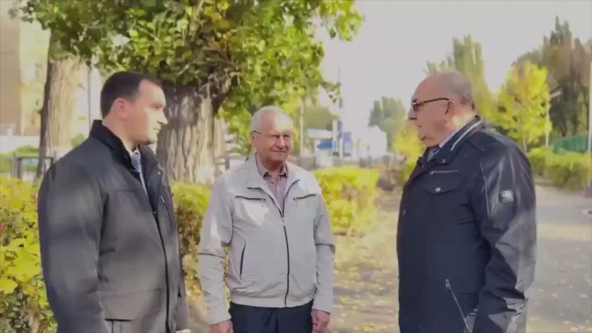 Сквер на Астраханской: велодорожки, лавочки и даже тропинки для собак