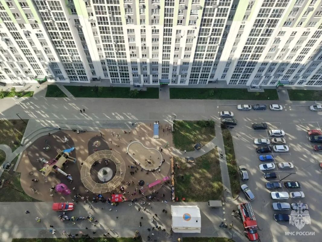 22 этажа за 2 минуты: саратовские пожарные устроили «Вертикальный вызов» 22 этажа за 2 минуты: саратовские пожарные устроили «Вертикальный вызов»